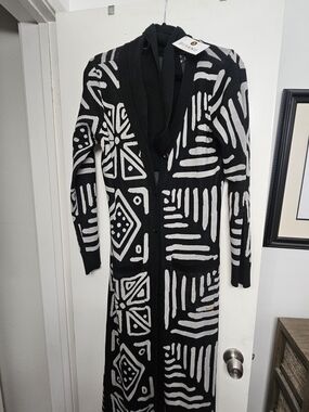 D'Iyanu Size Small NWT Black and White Long Cardigan with Bold Tribal Print